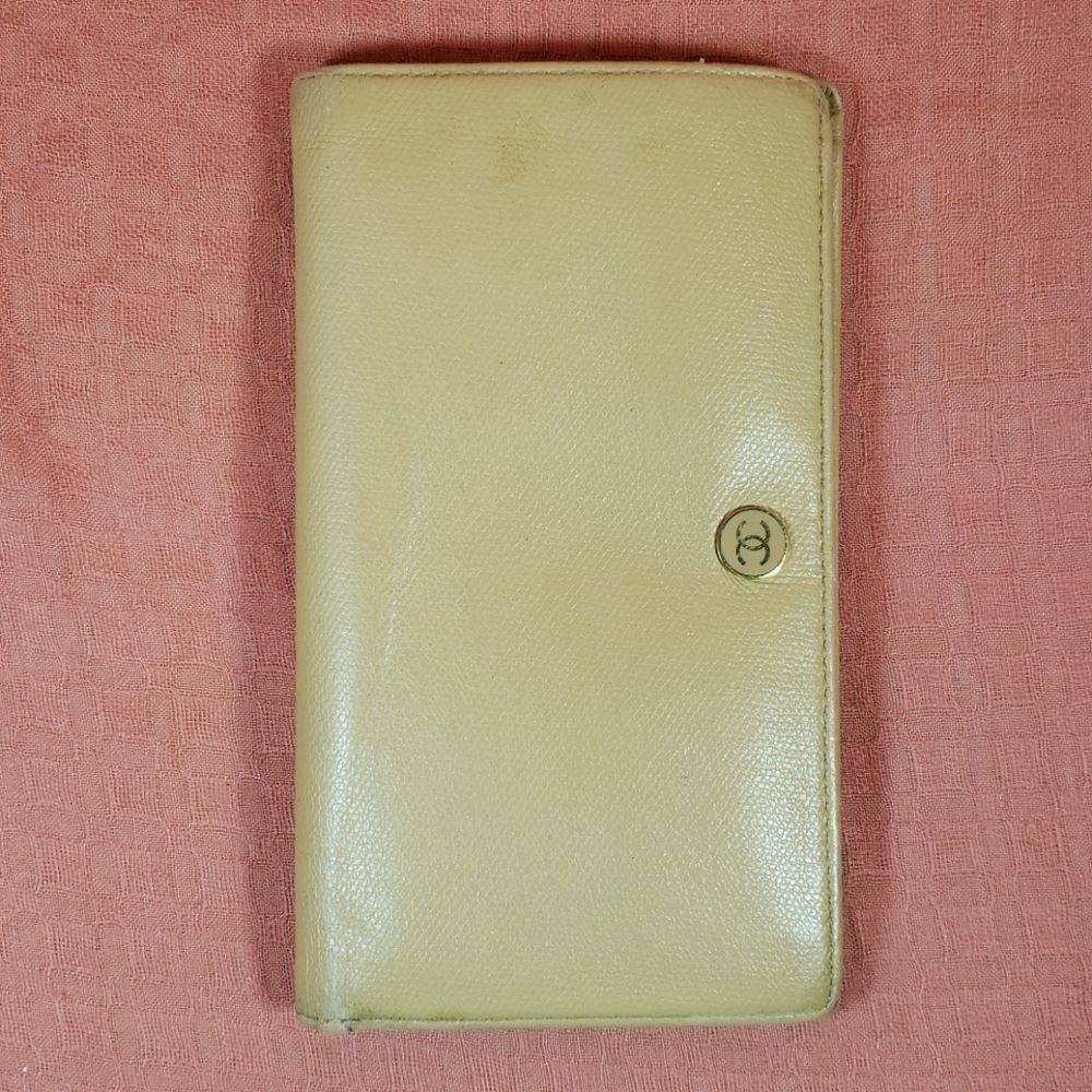 Authentic Chanel CC Logo Bifold Wallet